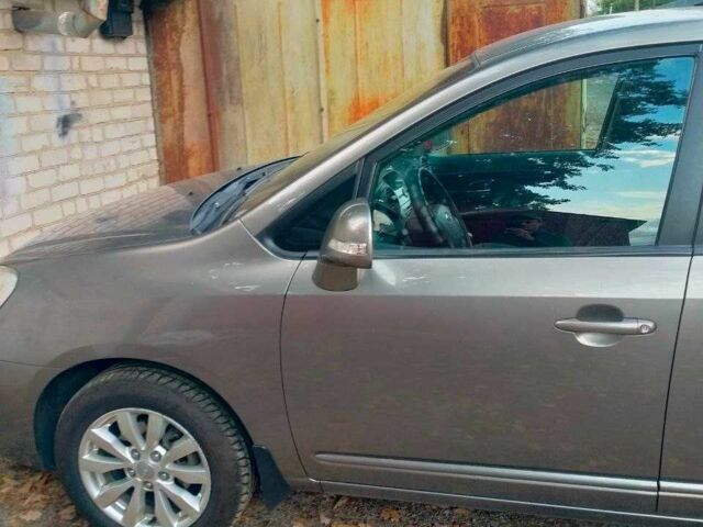 Сірий Кіа Каренс, об'ємом двигуна 2 л та пробігом 229 тис. км за 7300 $, фото 16 на Automoto.ua