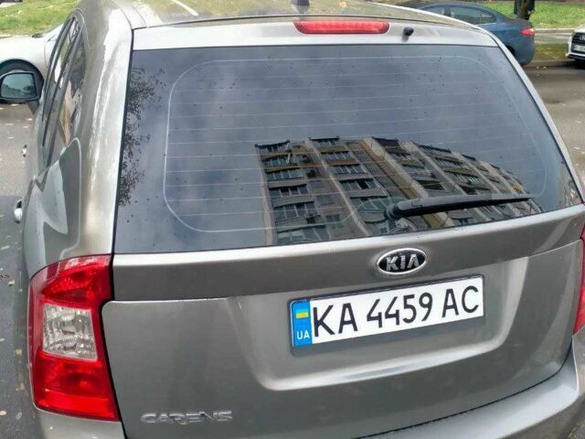 Сірий Кіа Каренс, об'ємом двигуна 2 л та пробігом 229 тис. км за 7300 $, фото 3 на Automoto.ua