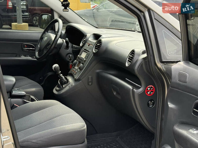 Сірий Кіа Каренс, об'ємом двигуна 1.58 л та пробігом 265 тис. км за 7400 $, фото 31 на Automoto.ua