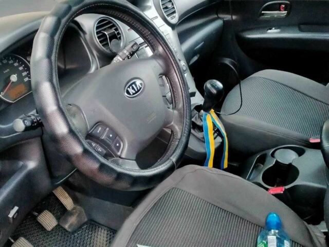 Сірий Кіа Каренс, об'ємом двигуна 2 л та пробігом 229 тис. км за 7300 $, фото 7 на Automoto.ua
