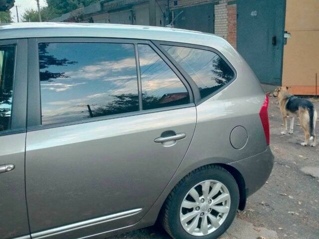 Сірий Кіа Каренс, об'ємом двигуна 2 л та пробігом 229 тис. км за 7300 $, фото 17 на Automoto.ua