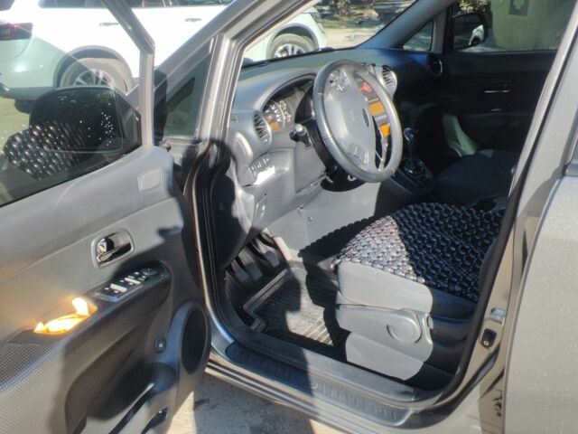 Сірий Кіа Каренс, об'ємом двигуна 2 л та пробігом 90 тис. км за 7700 $, фото 4 на Automoto.ua