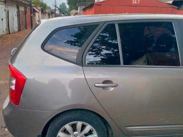 Сірий Кіа Каренс, об'ємом двигуна 2 л та пробігом 229 тис. км за 7300 $, фото 14 на Automoto.ua