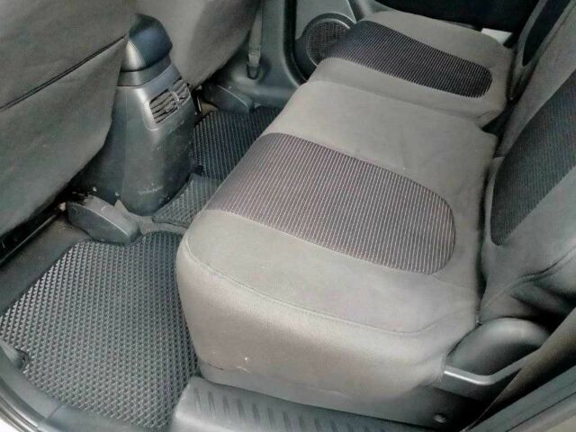 Сірий Кіа Каренс, об'ємом двигуна 2 л та пробігом 229 тис. км за 7300 $, фото 8 на Automoto.ua