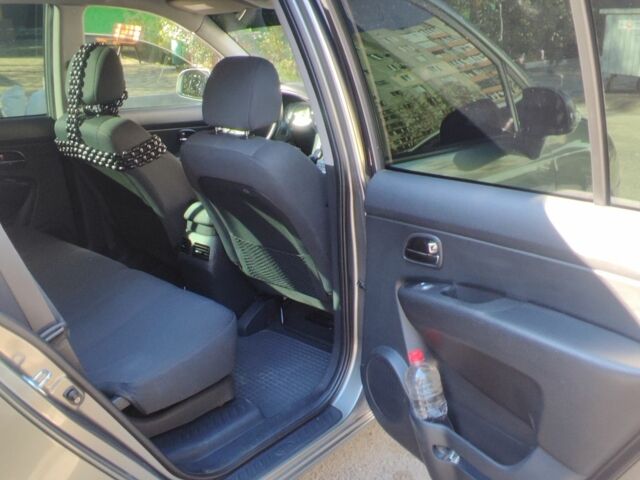 Сірий Кіа Каренс, об'ємом двигуна 2 л та пробігом 90 тис. км за 7700 $, фото 6 на Automoto.ua