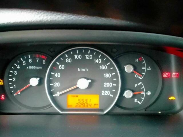 Сірий Кіа Каренс, об'ємом двигуна 2 л та пробігом 229 тис. км за 7300 $, фото 5 на Automoto.ua