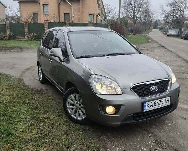 Серый Киа Каренс, объемом двигателя 2 л и пробегом 49 тыс. км за 10000 $, фото 2 на Automoto.ua