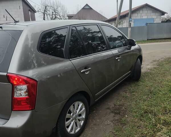 Серый Киа Каренс, объемом двигателя 2 л и пробегом 49 тыс. км за 10000 $, фото 3 на Automoto.ua