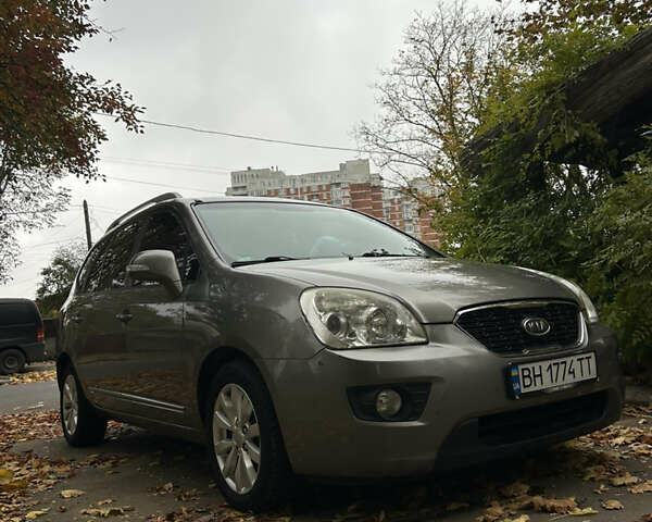 Серый Киа Каренс, объемом двигателя 1.58 л и пробегом 220 тыс. км за 8300 $, фото 1 на Automoto.ua