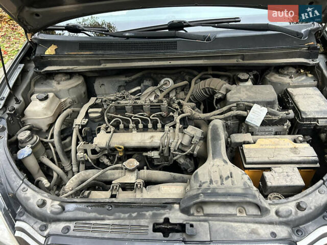 Серый Киа Каренс, объемом двигателя 1.58 л и пробегом 220 тыс. км за 8300 $, фото 20 на Automoto.ua