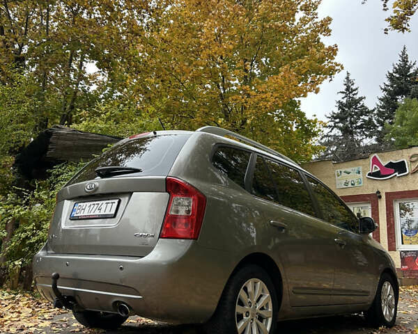 Серый Киа Каренс, объемом двигателя 1.58 л и пробегом 220 тыс. км за 8300 $, фото 4 на Automoto.ua