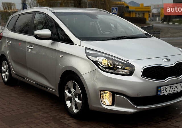 Серый Киа Каренс, объемом двигателя 1.69 л и пробегом 180 тыс. км за 9400 $, фото 4 на Automoto.ua