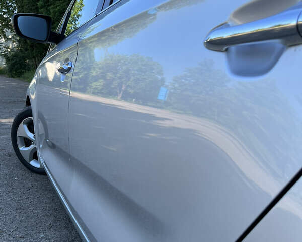 Серый Киа Каренс, объемом двигателя 1.7 л и пробегом 225 тыс. км за 10800 $, фото 6 на Automoto.ua