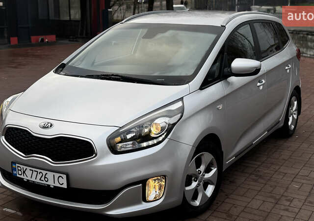 Серый Киа Каренс, объемом двигателя 1.69 л и пробегом 180 тыс. км за 9400 $, фото 1 на Automoto.ua