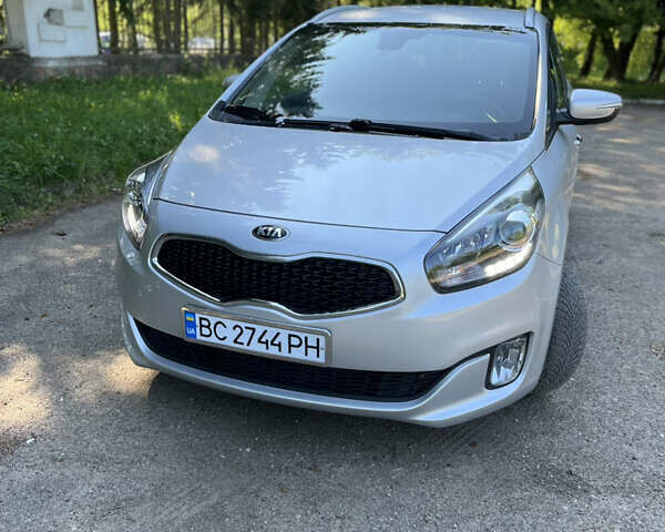 Серый Киа Каренс, объемом двигателя 1.7 л и пробегом 225 тыс. км за 10800 $, фото 2 на Automoto.ua