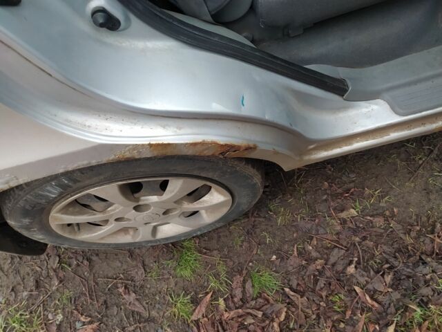 Серый Киа Каренс, объемом двигателя 2 л и пробегом 220 тыс. км за 1850 $, фото 14 на Automoto.ua