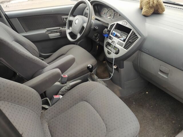 Серый Киа Каренс, объемом двигателя 2 л и пробегом 220 тыс. км за 1850 $, фото 4 на Automoto.ua