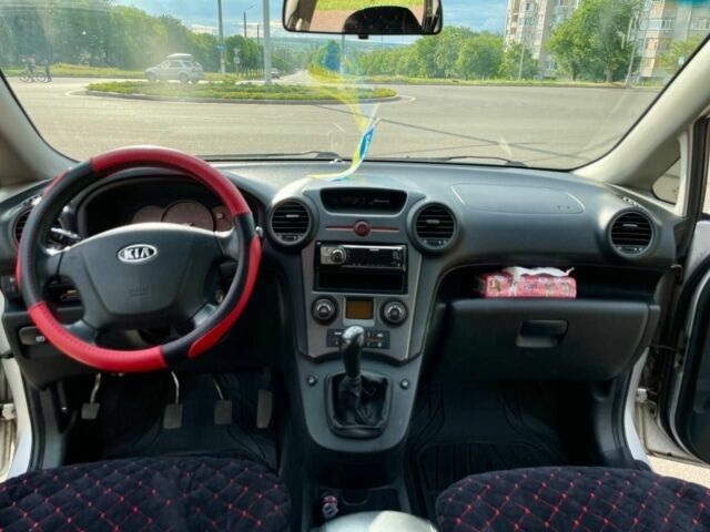 Сірий Кіа Каренс, об'ємом двигуна 2 л та пробігом 212 тис. км за 5500 $, фото 4 на Automoto.ua
