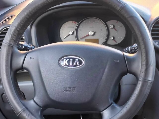 Сірий Кіа Каренс, об'ємом двигуна 2 л та пробігом 460 тис. км за 3350 $, фото 13 на Automoto.ua