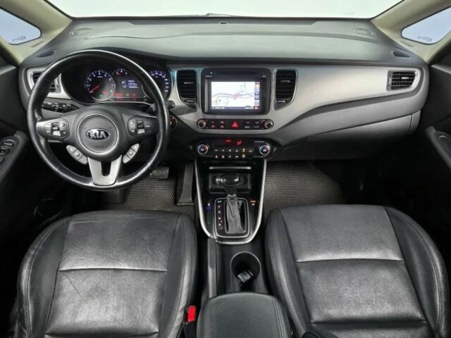 Серый Киа Каренс, объемом двигателя 2 л и пробегом 200 тыс. км за 10500 $, фото 5 на Automoto.ua