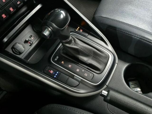 Серый Киа Каренс, объемом двигателя 2 л и пробегом 200 тыс. км за 10500 $, фото 4 на Automoto.ua