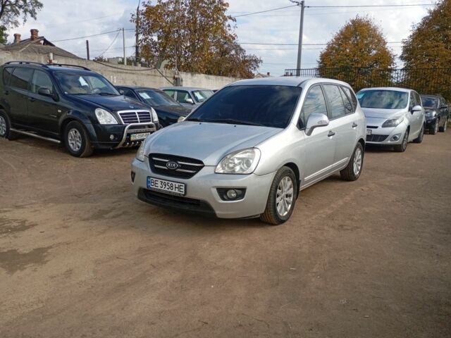 Серый Киа Каренс, объемом двигателя 2 л и пробегом 196 тыс. км за 5200 $, фото 1 на Automoto.ua