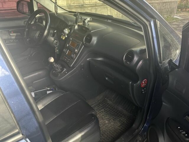 Синий Киа Каренс, объемом двигателя 2 л и пробегом 270 тыс. км за 6100 $, фото 5 на Automoto.ua