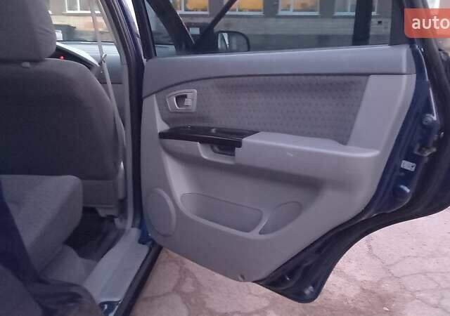Синий Киа Каренс, объемом двигателя 2 л и пробегом 190 тыс. км за 4700 $, фото 17 на Automoto.ua