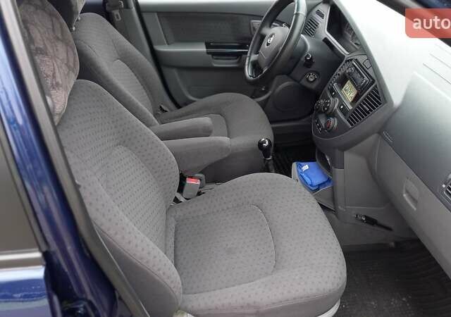 Синий Киа Каренс, объемом двигателя 2 л и пробегом 190 тыс. км за 4800 $, фото 13 на Automoto.ua