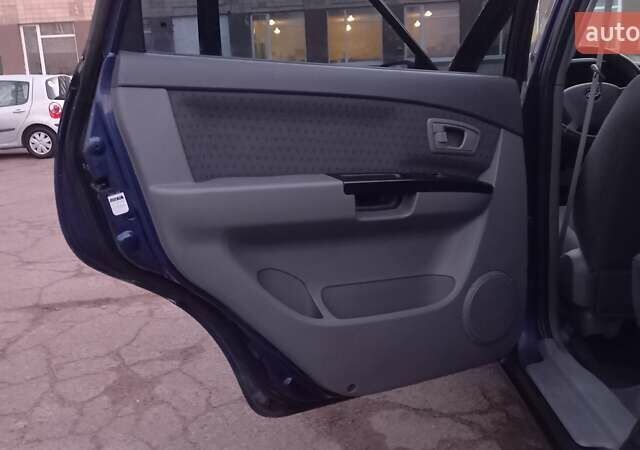 Синий Киа Каренс, объемом двигателя 2 л и пробегом 190 тыс. км за 4700 $, фото 15 на Automoto.ua