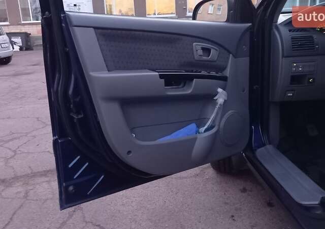 Синий Киа Каренс, объемом двигателя 2 л и пробегом 190 тыс. км за 4700 $, фото 14 на Automoto.ua