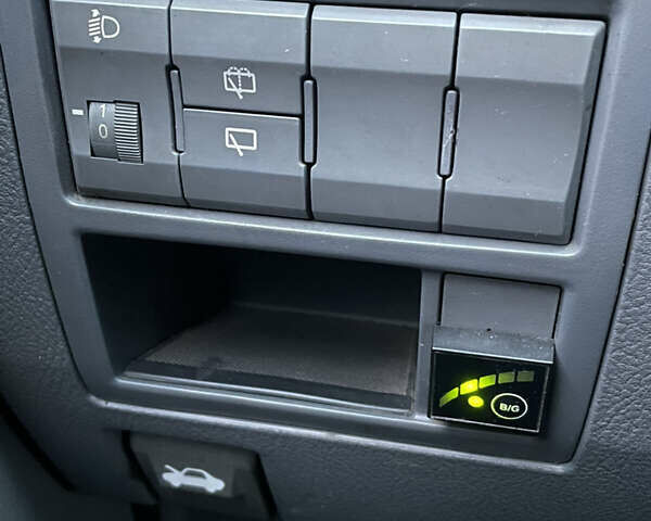 Синий Киа Каренс, объемом двигателя 2 л и пробегом 187 тыс. км за 3900 $, фото 9 на Automoto.ua