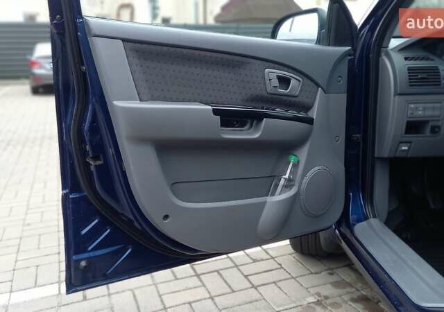 Синий Киа Каренс, объемом двигателя 2 л и пробегом 190 тыс. км за 4800 $, фото 15 на Automoto.ua