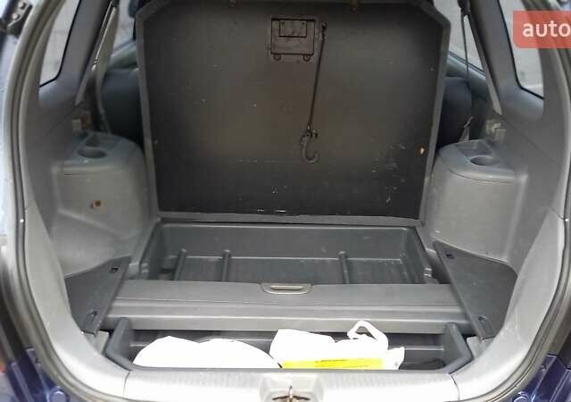 Синий Киа Каренс, объемом двигателя 2 л и пробегом 190 тыс. км за 4800 $, фото 20 на Automoto.ua