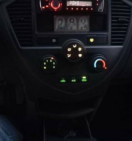 Синий Киа Каренс, объемом двигателя 2 л и пробегом 190 тыс. км за 4700 $, фото 31 на Automoto.ua