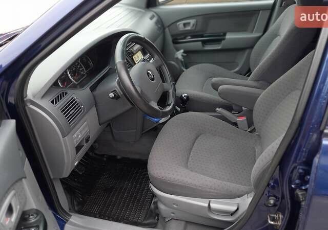 Синий Киа Каренс, объемом двигателя 2 л и пробегом 190 тыс. км за 4800 $, фото 12 на Automoto.ua