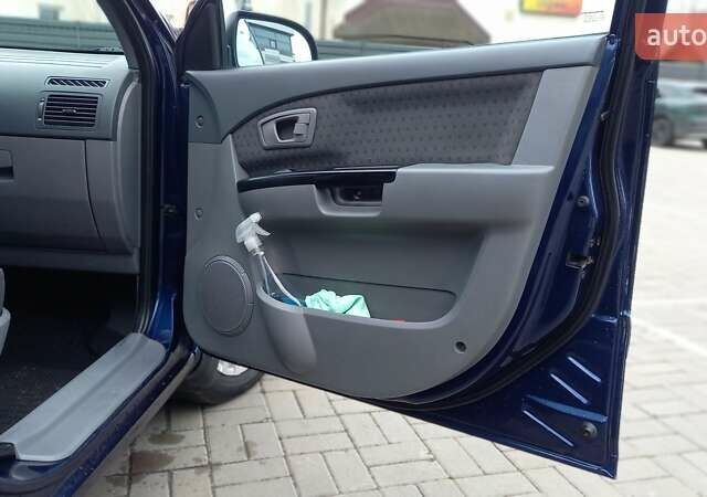 Синий Киа Каренс, объемом двигателя 2 л и пробегом 190 тыс. км за 4800 $, фото 17 на Automoto.ua