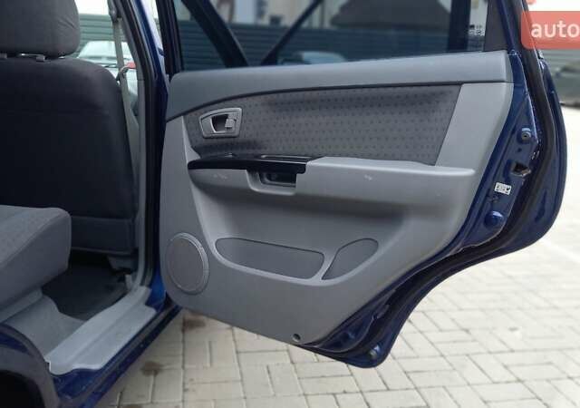 Синий Киа Каренс, объемом двигателя 2 л и пробегом 190 тыс. км за 4800 $, фото 18 на Automoto.ua