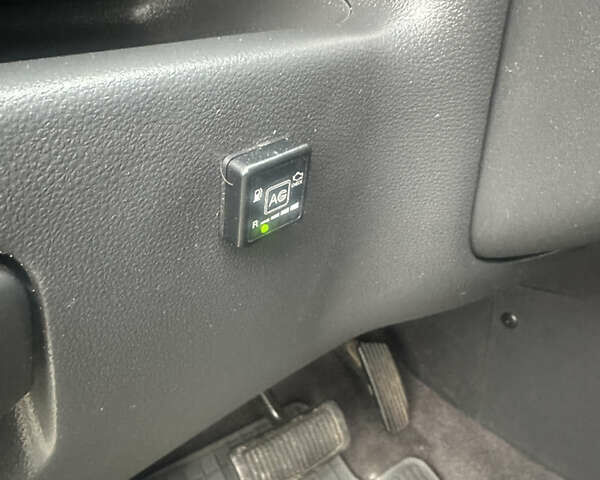 Синій Кіа Каренс, об'ємом двигуна 2 л та пробігом 190 тис. км за 5950 $, фото 7 на Automoto.ua