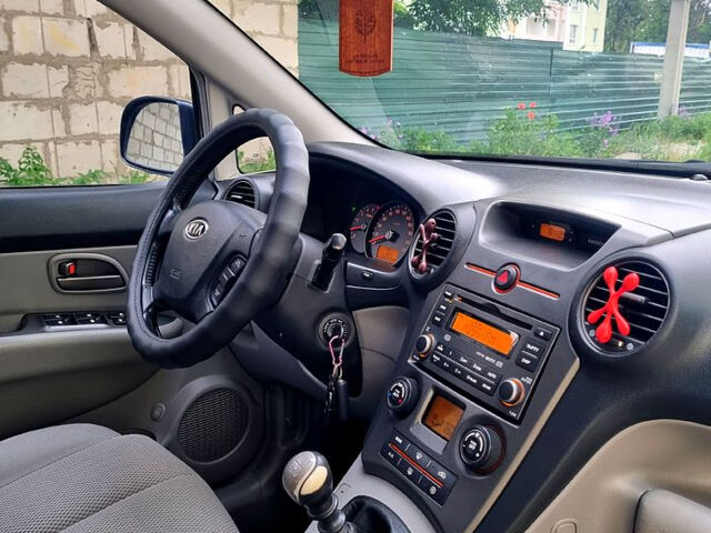 Синій Кіа Каренс, об'ємом двигуна 2 л та пробігом 236 тис. км за 5400 $, фото 6 на Automoto.ua