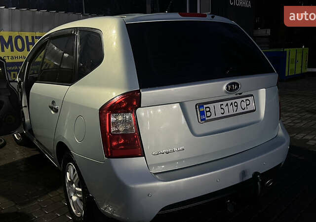 Синий Киа Каренс, объемом двигателя 2 л и пробегом 222 тыс. км за 5500 $, фото 4 на Automoto.ua