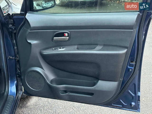 Синий Киа Каренс, объемом двигателя 2 л и пробегом 234 тыс. км за 6990 $, фото 20 на Automoto.ua