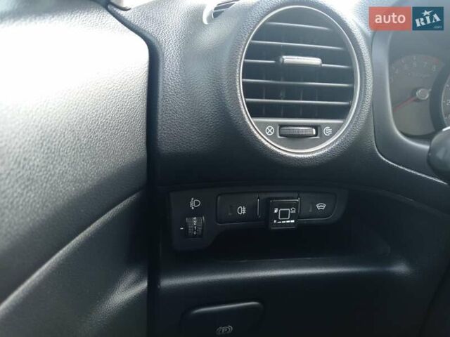 Синій Кіа Каренс, об'ємом двигуна 1.99 л та пробігом 175 тис. км за 6300 $, фото 19 на Automoto.ua