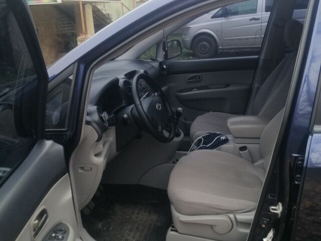 Синий Киа Каренс, объемом двигателя 2 л и пробегом 244 тыс. км за 6000 $, фото 7 на Automoto.ua