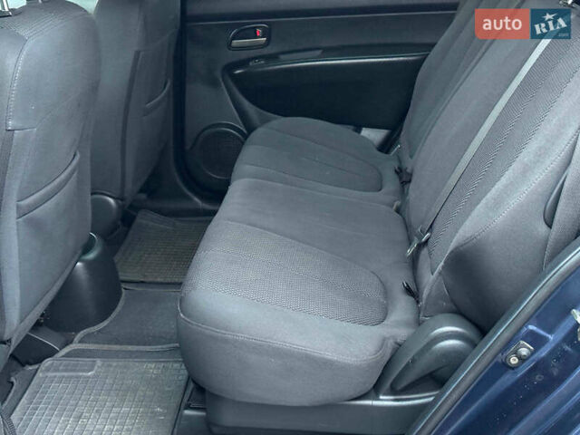 Синий Киа Каренс, объемом двигателя 2 л и пробегом 234 тыс. км за 6990 $, фото 15 на Automoto.ua