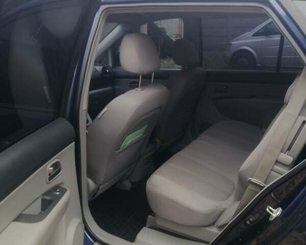 Синий Киа Каренс, объемом двигателя 2 л и пробегом 244 тыс. км за 6000 $, фото 5 на Automoto.ua