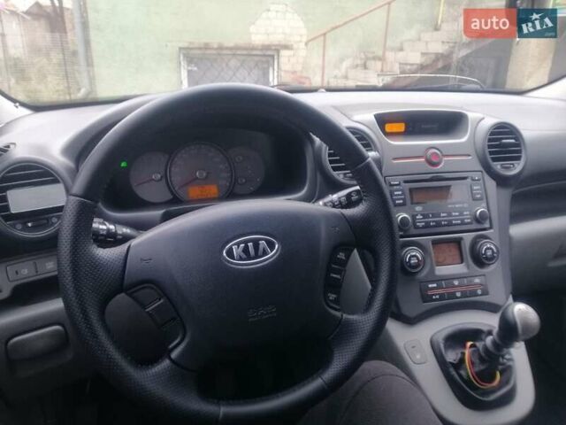 Синий Киа Каренс, объемом двигателя 2 л и пробегом 244 тыс. км за 6000 $, фото 4 на Automoto.ua