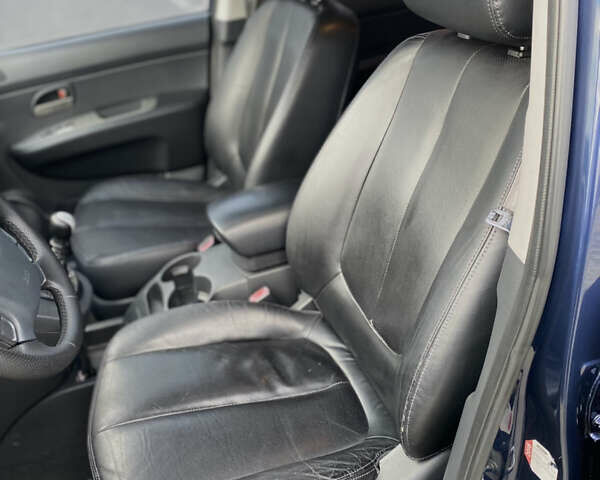 Синій Кіа Каренс, об'ємом двигуна 1.99 л та пробігом 251 тис. км за 6699 $, фото 31 на Automoto.ua