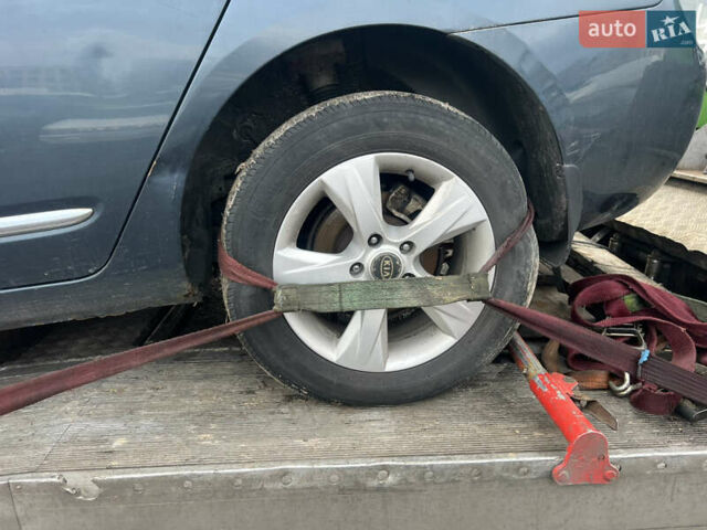 Синий Киа Каренс, объемом двигателя 2 л и пробегом 176 тыс. км за 2399 $, фото 4 на Automoto.ua