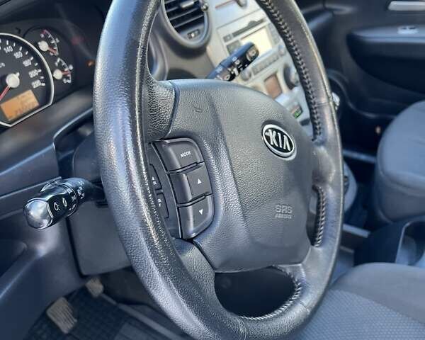 Синій Кіа Каренс, об'ємом двигуна 2 л та пробігом 233 тис. км за 7700 $, фото 21 на Automoto.ua